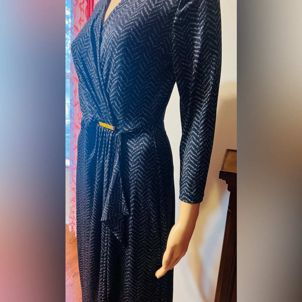 Knit Dress subtle gray/blk print. Versatile.